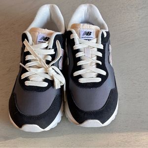 New Balance tennis shoes brand new